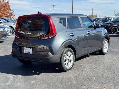 Certified 2022 Kia Soul LX w/ Technology Package image 3