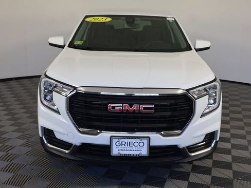 Used 2023 GMC Terrain SLE FWD image 3