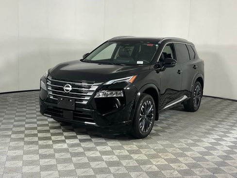 Used 2024 Nissan Rogue Platinum image 3
