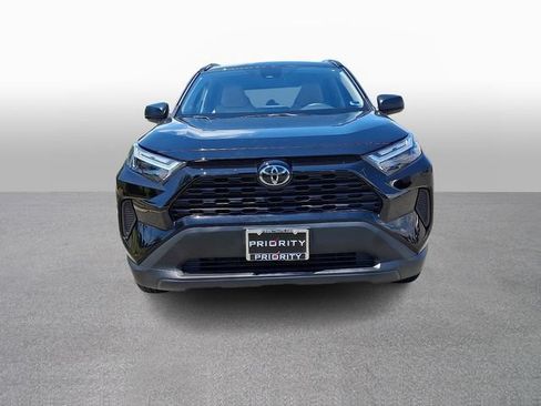 Used 2025 Toyota RAV4 LE AWD/4WD image 2