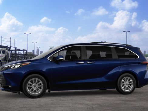 New 2026 Toyota Sienna XLE AWD/4WD image 5