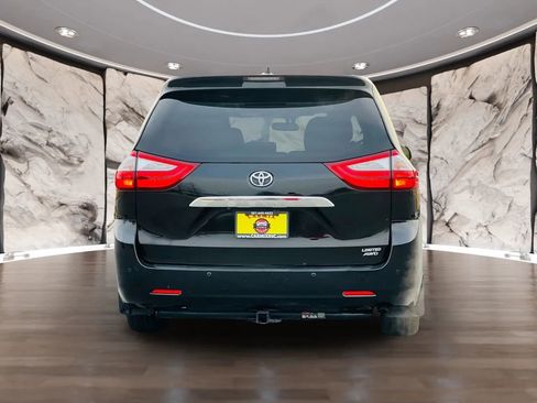 Used 2016 Toyota Sienna Limited Premium image 6