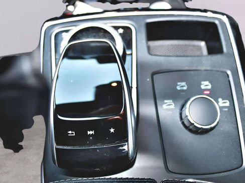 Used 2017 Mercedes-Benz GLE 350 image 24