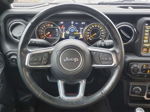 Used 2022 Jeep Wrangler Unlimited Sahara image 29