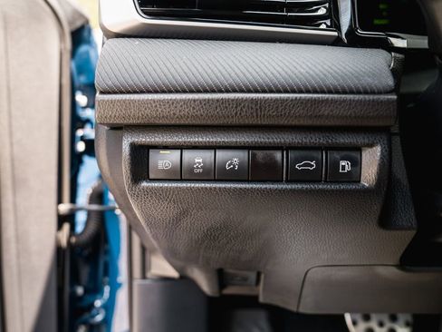 Used 2025 Toyota Camry SE image 13