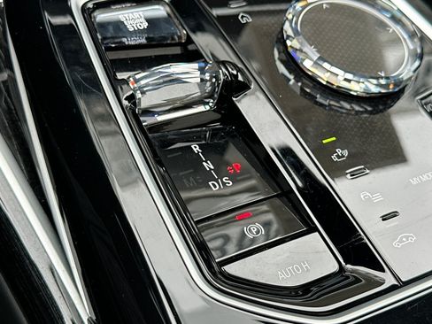 Used 2024 BMW 740i w/ Premium Package RWD image 20
