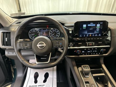 Certified 2023 Nissan Pathfinder SL w/ SL Premium Package image 3