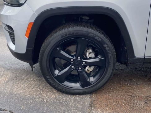 Certified 2024 Jeep Grand Cherokee Altitude image 26