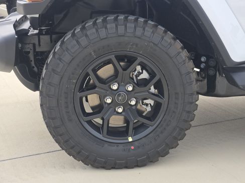 New 2026 Jeep Gladiator Sport AWD/4WD image 10