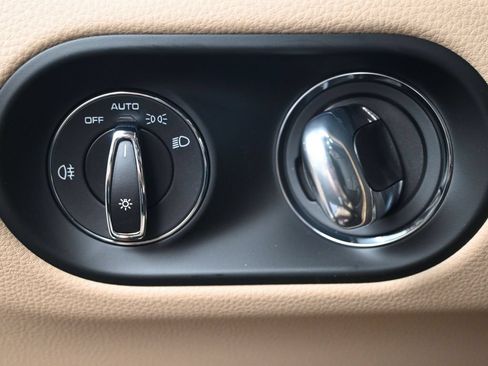 Certified 2026 Porsche Macan AWD/4WD image 24