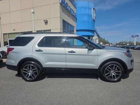 Used 2019 Ford Explorer Sport w/ Equipment Group 401A AWD/4WD image 4
