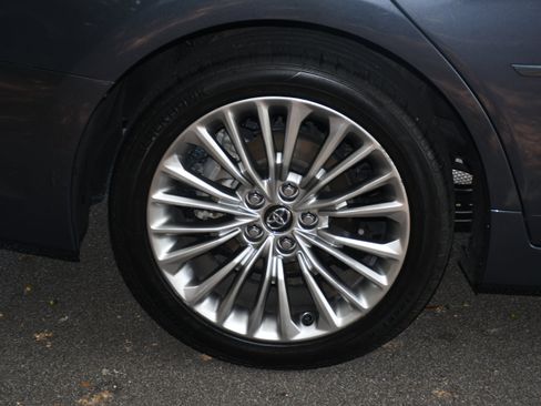 Used 2020 Toyota Avalon Limited image 24