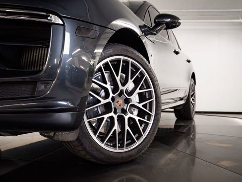 Certified 2021 Porsche Macan Turbo AWD/4WD image 12