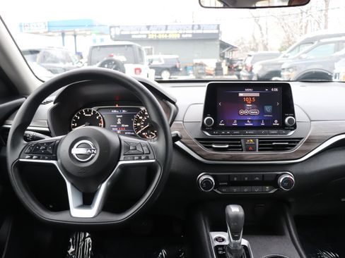 Used 2025 Nissan Altima 2.5 SV image 17