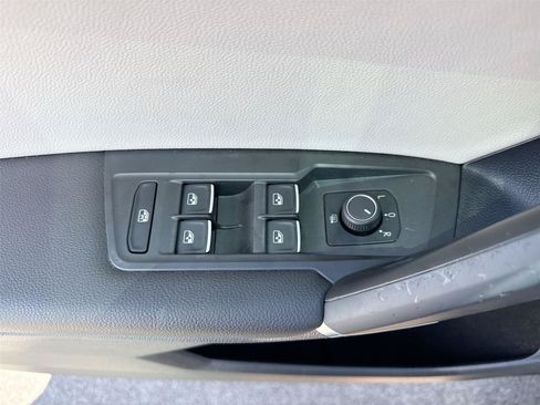 Used 2018 Volkswagen Tiguan SEL AWD/4WD image 15