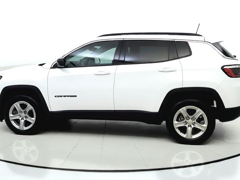 Used 2023 Jeep Compass Latitude w/ Convenience Group AWD/4WD image 4