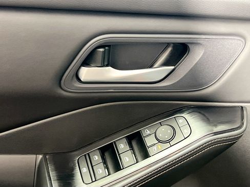 Used 2024 Nissan Rogue SV image 16