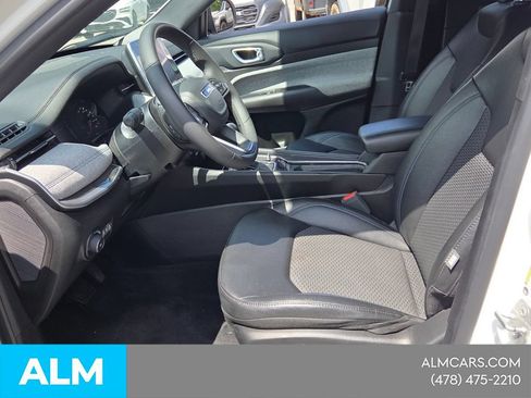 Used 2025 Jeep Compass Latitude AWD/4WD image 7