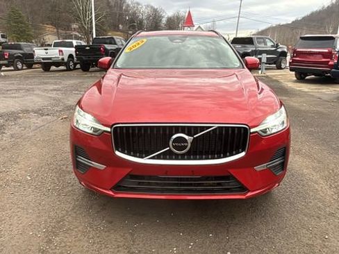 Used 2022 Volvo XC60 B5 Momentum image 4