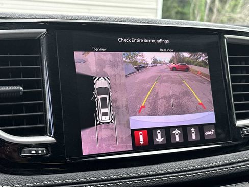Used 2024 Chrysler Pacifica Limited FWD image 22