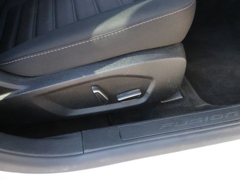 Used 2018 Ford Fusion SE FWD image 9