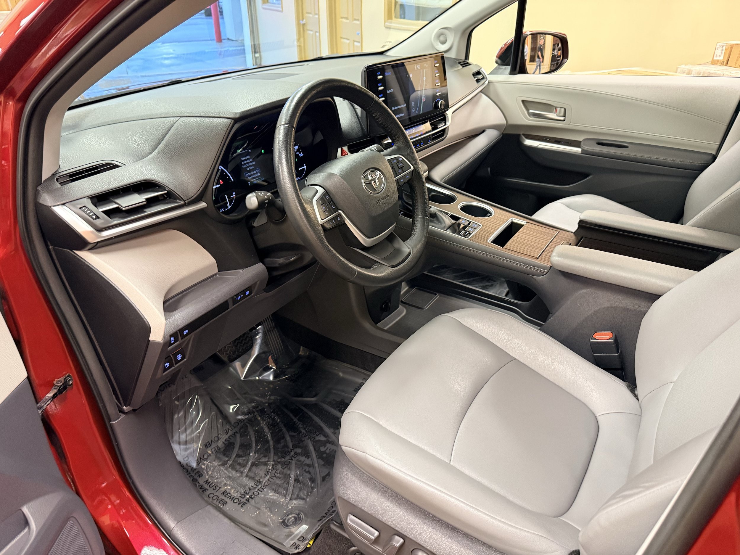 Used 2021 Toyota Sienna XLE w/ XLE Plus Package FWD image 7