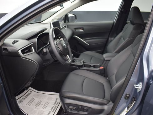 Used 2026 Toyota Corolla Cross XLE w/ Convenience Package FWD image 14