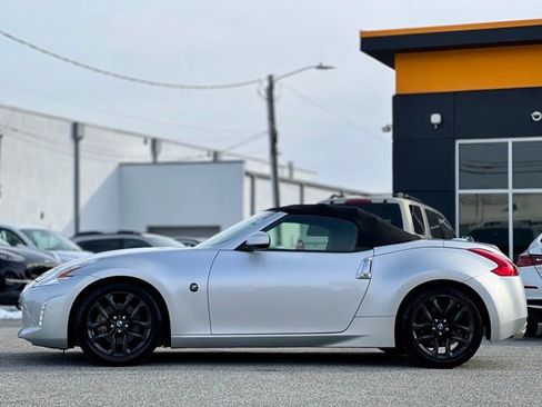 Used 2017 Nissan 370Z Roadster image 8
