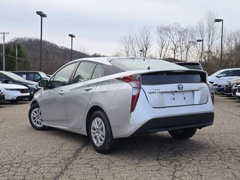 Used 2017 Toyota Prius Two image 11