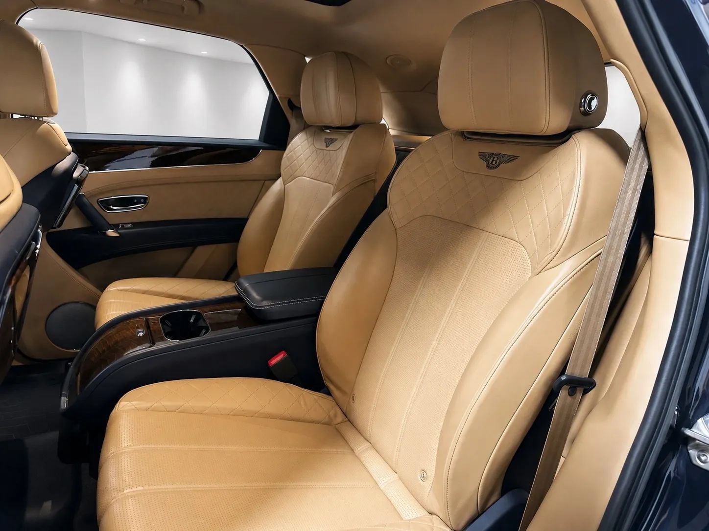 Used 2017 Bentley Bentayga AWD/4WD image 16