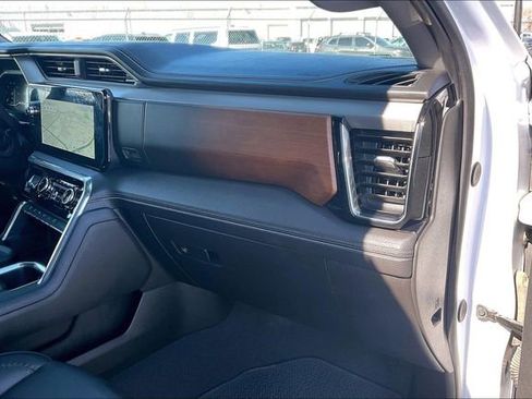 Used 2024 GMC Sierra 3500 Denali w/ Denali Reserve Package image 16