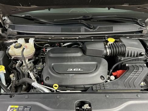 Used 2017 Chrysler Pacifica Touring-L w/ Tire & Wheel Group image 29