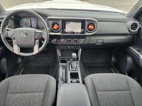 Used 2019 Toyota Tacoma TRD Sport AWD/4WD image 5