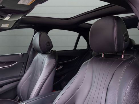Used 2020 Mercedes-Benz E 350 Sedan image 2