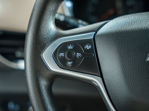 Used 2023 Chevrolet Traverse LS image 26