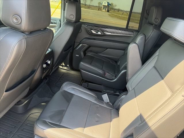 Used 2023 GMC Yukon XL Denali AWD/4WD image 11