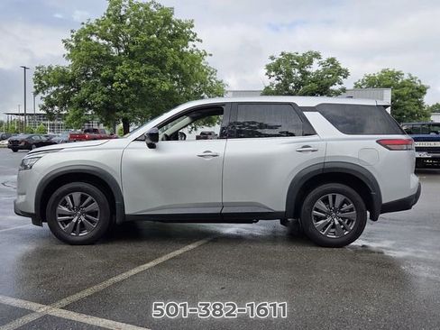 Used 2024 Nissan Pathfinder S AWD/4WD image 2