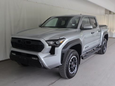 Used 2024 Toyota Tacoma TRD Off-Road AWD/4WD image 19