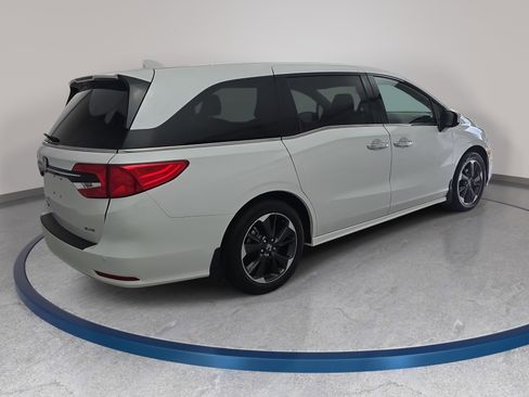 Used 2024 Honda Odyssey Elite image 5