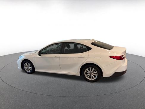 Used 2025 Toyota Camry LE image 10