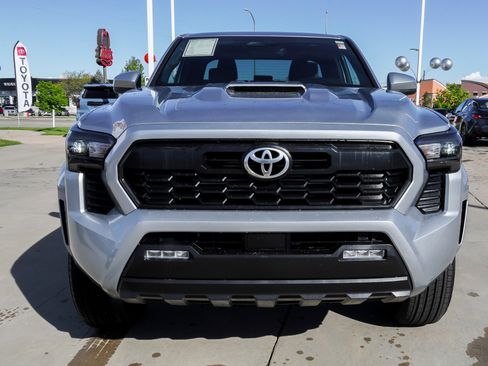 Certified 2025 Toyota Tacoma TRD Sport AWD/4WD image 3