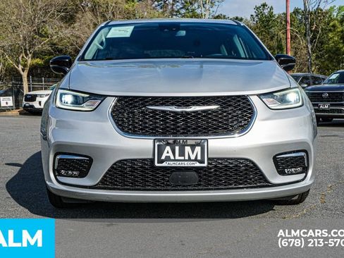 Used 2024 Chrysler Pacifica Touring-L image 10