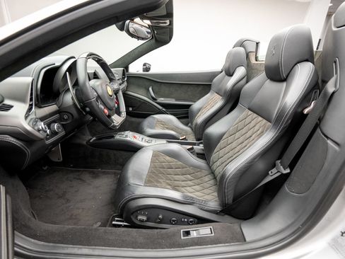 Used 2012 Ferrari 458 Spider RWD image 20
