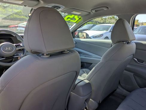 Certified 2025 Hyundai Elantra SE w/ Cargo Package image 27