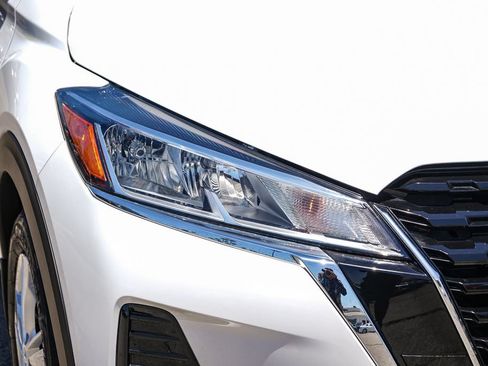 Used 2025 Nissan Kicks Play S FWD image 4