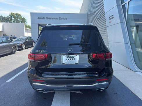 Used 2021 Mercedes-Benz GLB 250 image 4