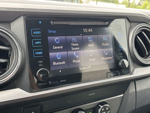 Used 2019 Toyota Tacoma TRD Off-Road AWD/4WD image 19