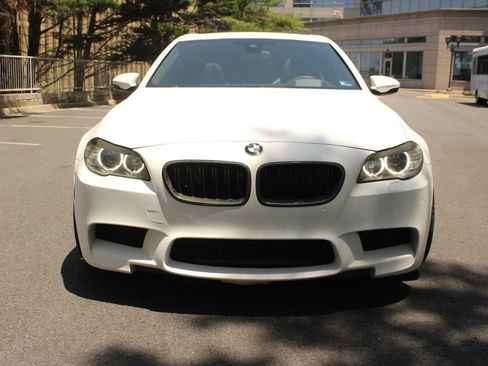 Used 2013 BMW M5 RWD image 3
