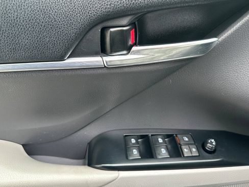 Certified 2020 Toyota Camry SE w/ Convenience Package FWD image 11