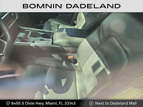 Used 2024 Nissan Pathfinder SL image 12